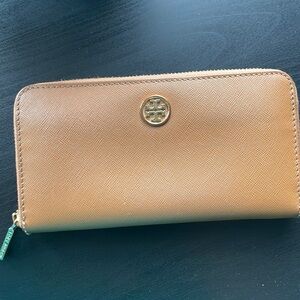 Tory Burch Robinson Zip Wallet